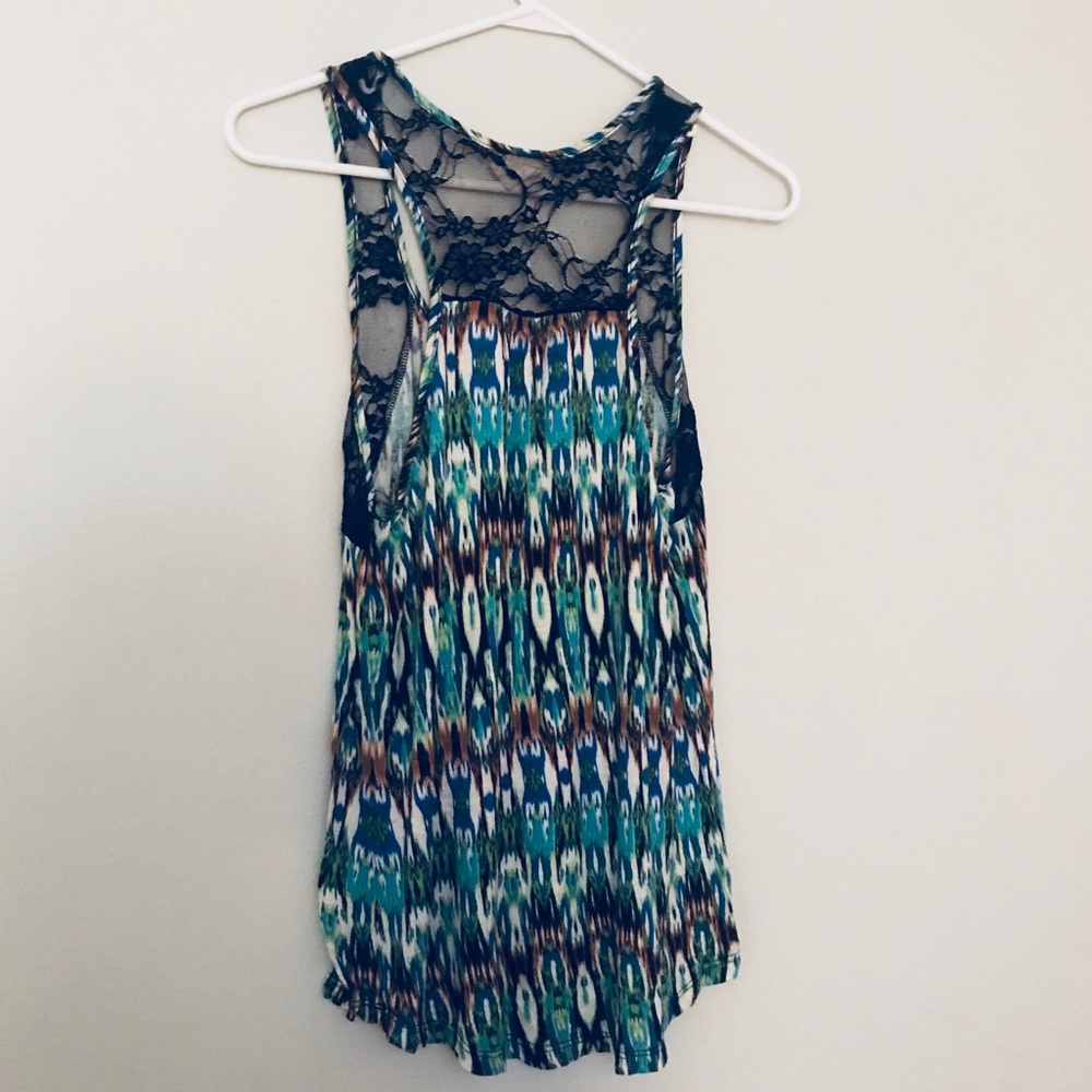 High-Low Multi-Colored Lace Top - Picture 3 of 4